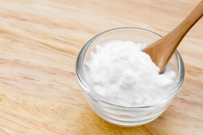 Un bol de bicarbonate de soude.