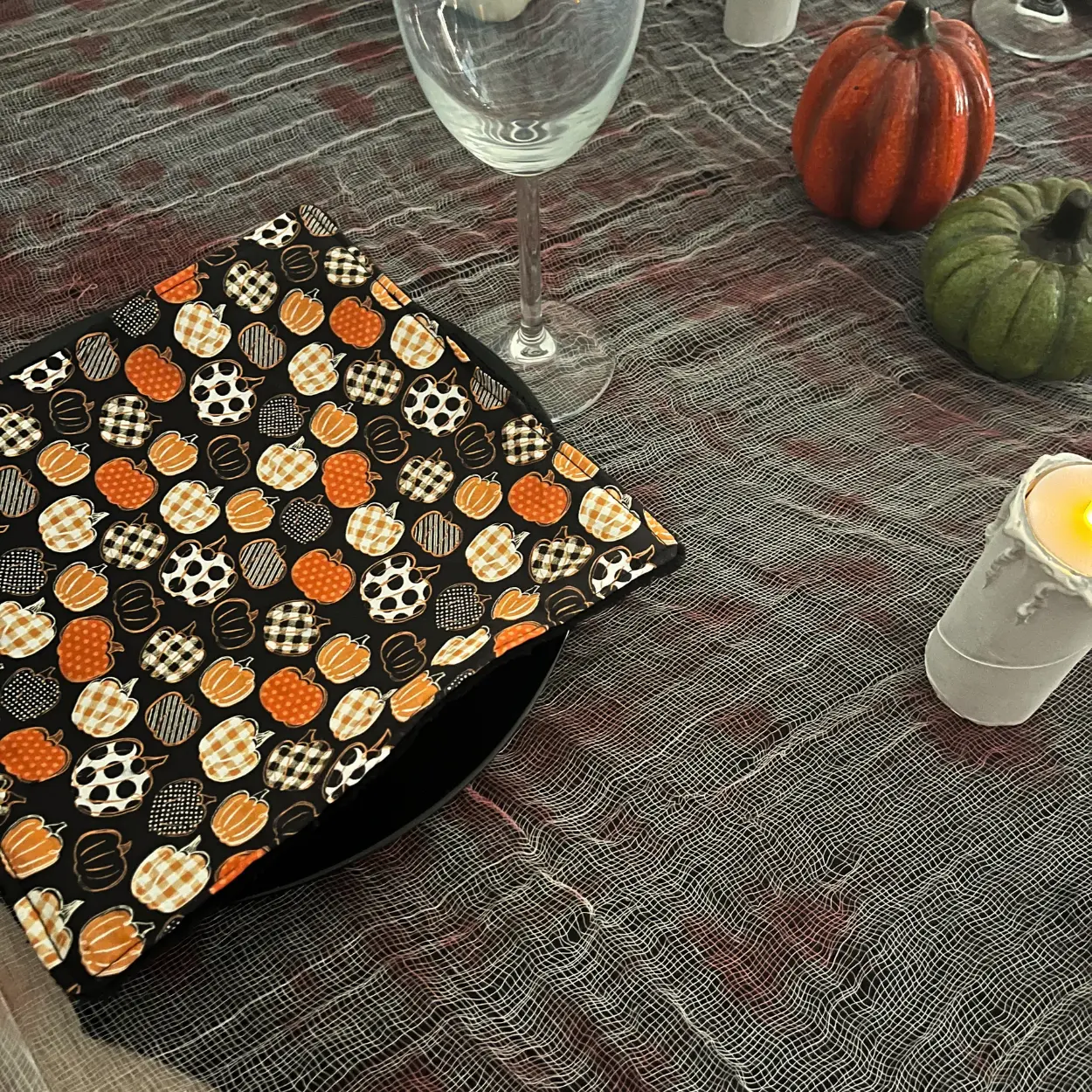 essuie-tout citrouille sur une assiette